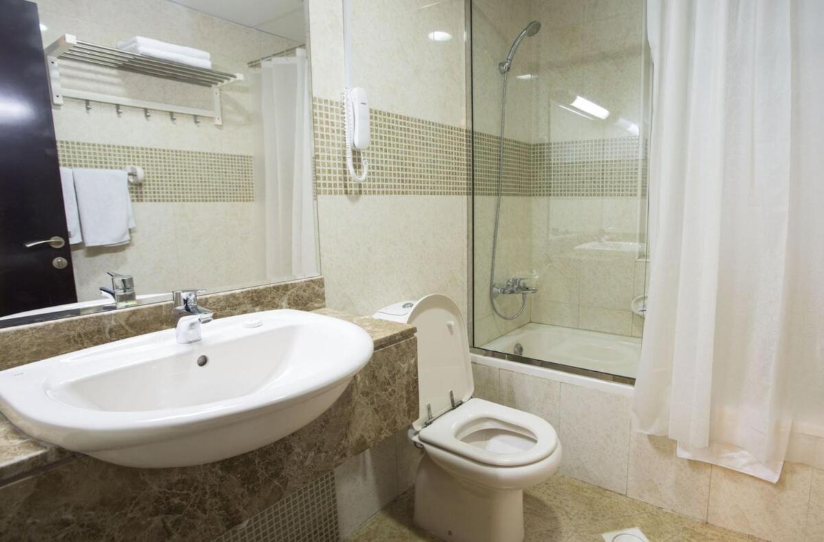 Homestay Urban Oasis Partition In Barsha 1 Near Metro *