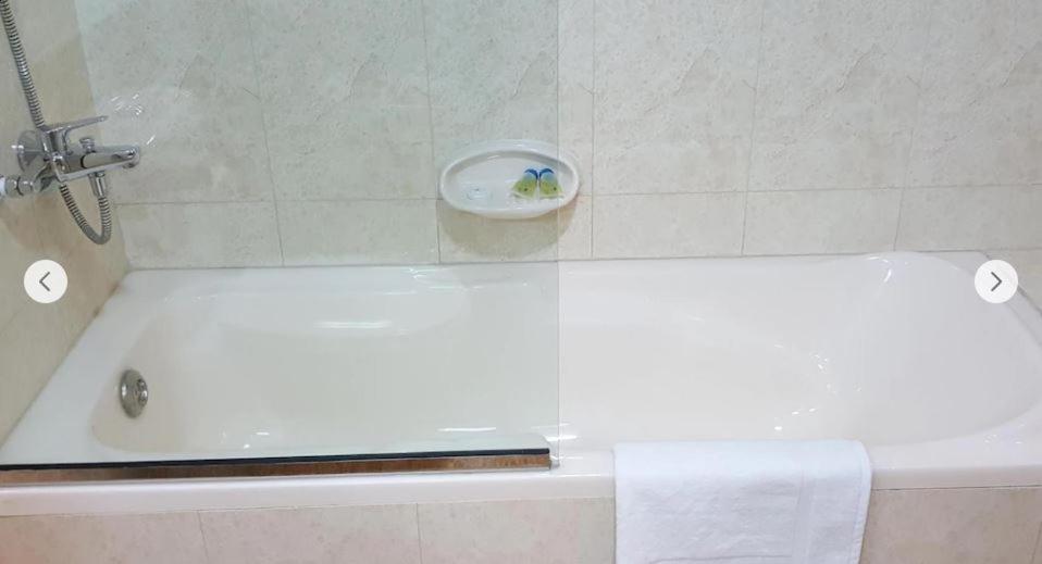 Homestay Urban Oasis Partition In Barsha 1 Near Metro